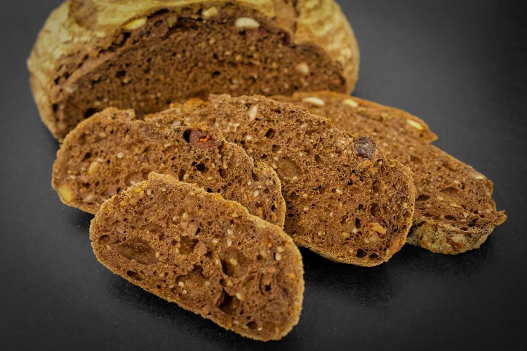 Brot aus Erdmandelmehl
