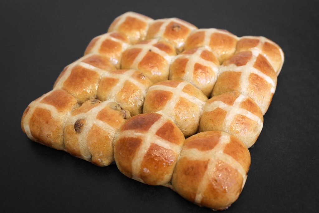 Hot Cross Buns mit süßem Sauerteig