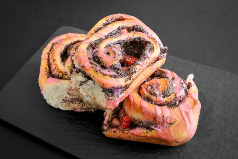 Erdbeer-Mohn-Schnecke