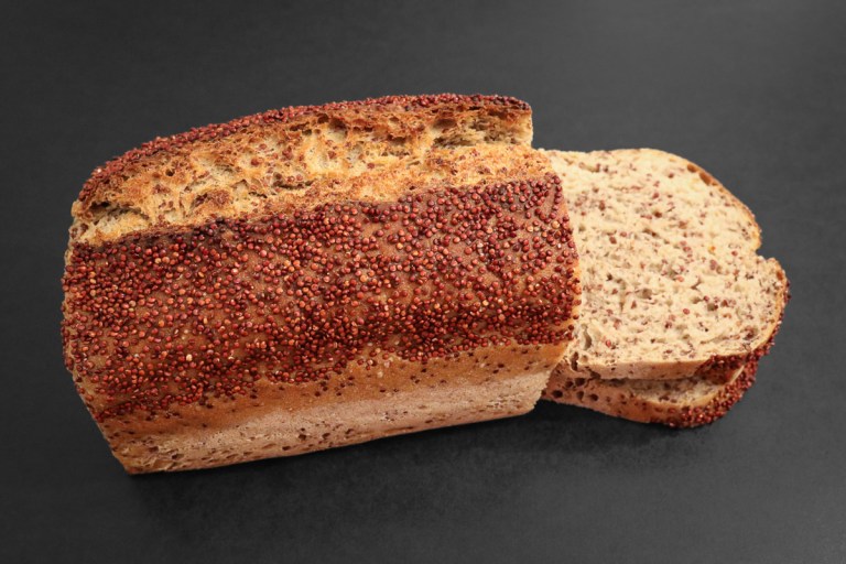 Brot mit rotem Quinoa