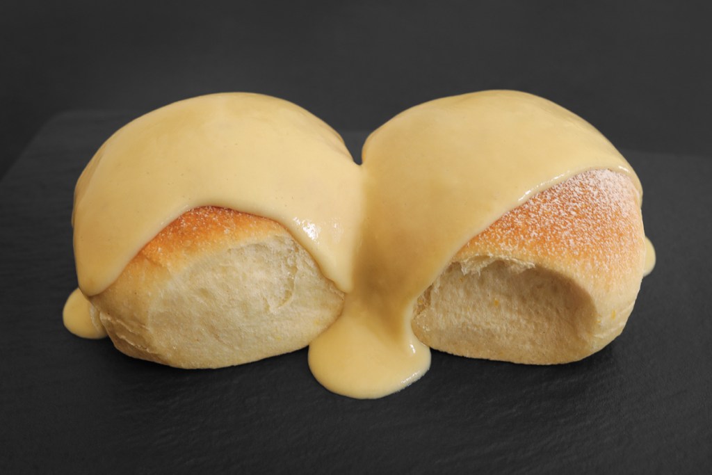 Buchteln mit Vanillesauce